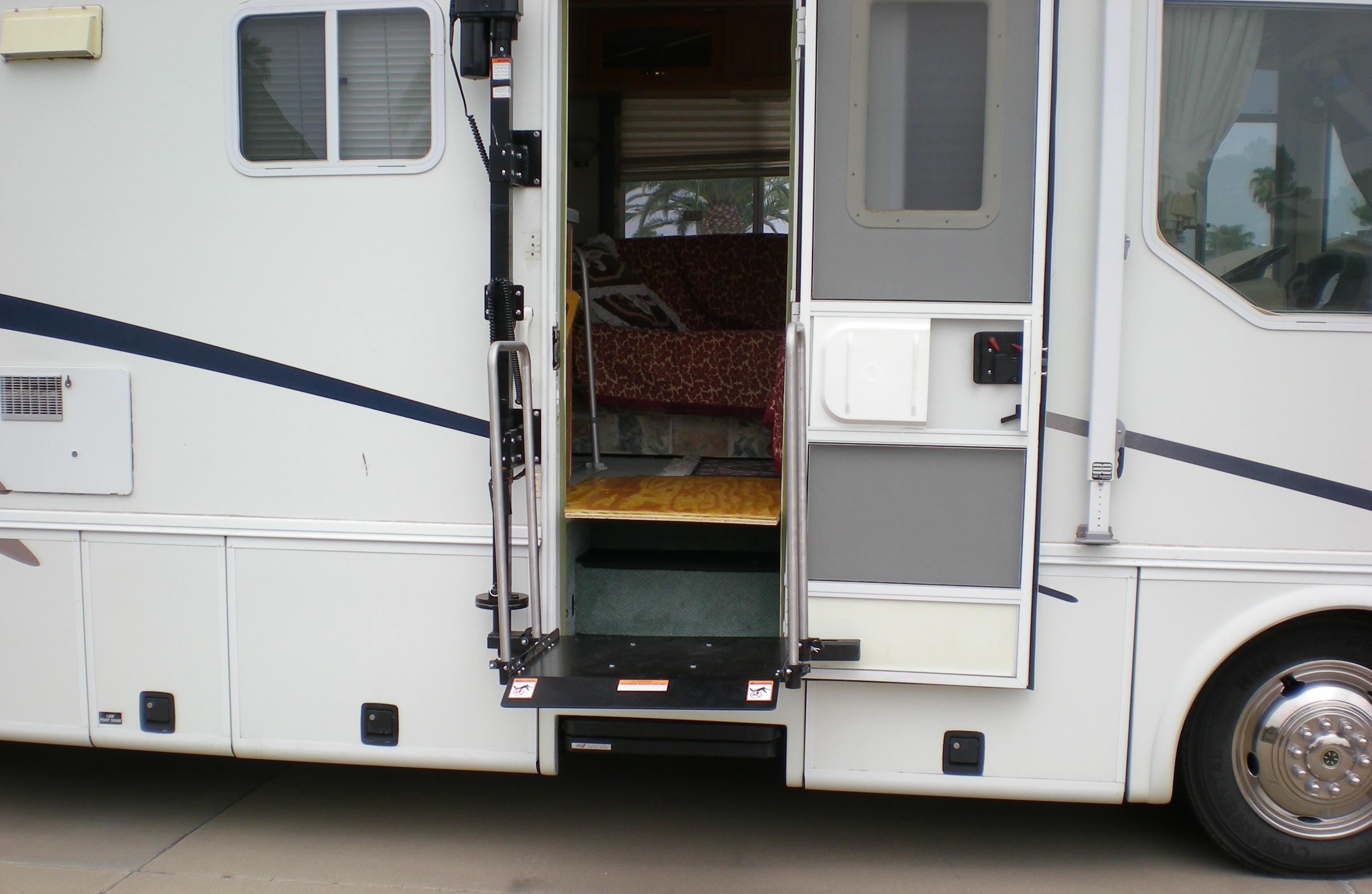 Mobile Lift attached to RV